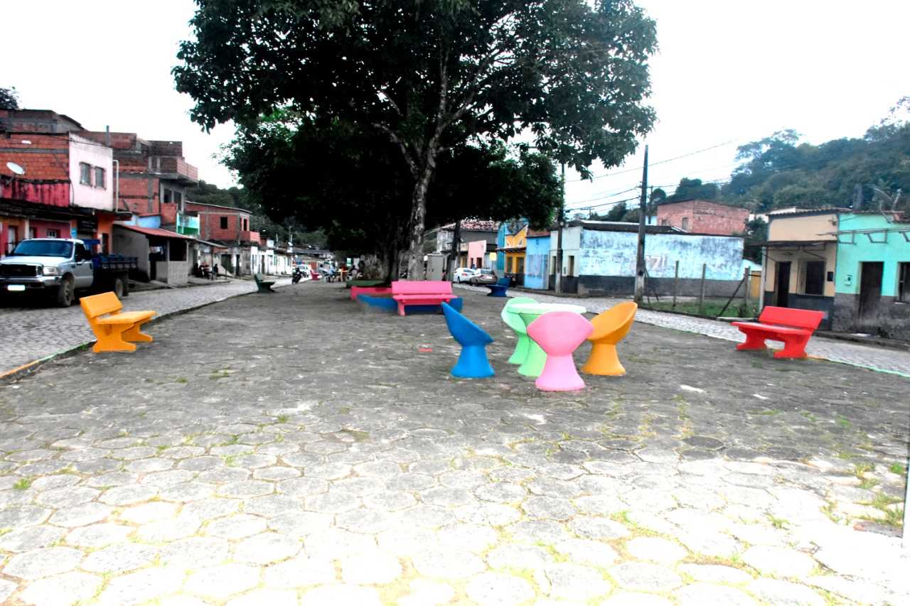 Camacã: Nova praça construída em Leoventura chama atenção dos moradores
